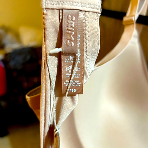 SKIMS Wireless Form T-Shirt Bra- Size 40D - Picture 4 of 4